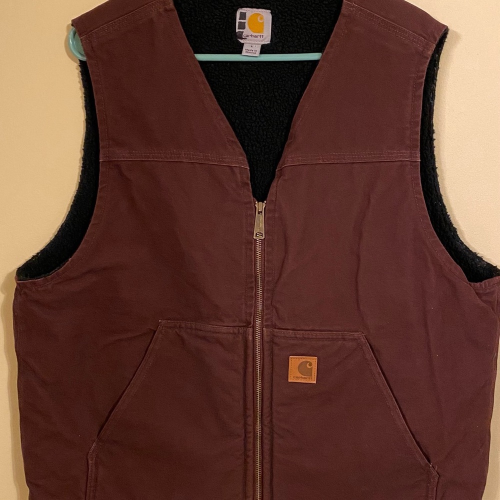 Carhartt Men’s fleece lined maroon vest size large